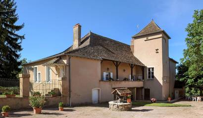 Gîte pour 4 personnes, avec piscine ainsi que terrasse et jardin dans La Vineuse sur Fregande