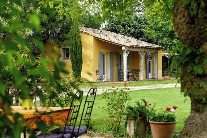 Location de vacances pour 6 personnes, avec jardin à Caderousse