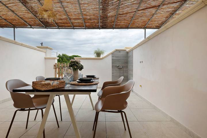 Villa Dafne No.2 with Sea View, Wi-Fi and Air Conditioning 'Residence Pietrantonio' in Taranto, Gulf of Taranto