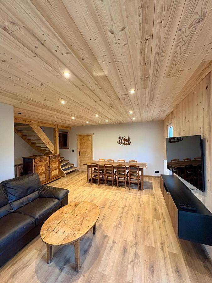 Location de vacances pour 9 personnes, avec Balcon ainsi que Terrasse et Vue à La Bréole