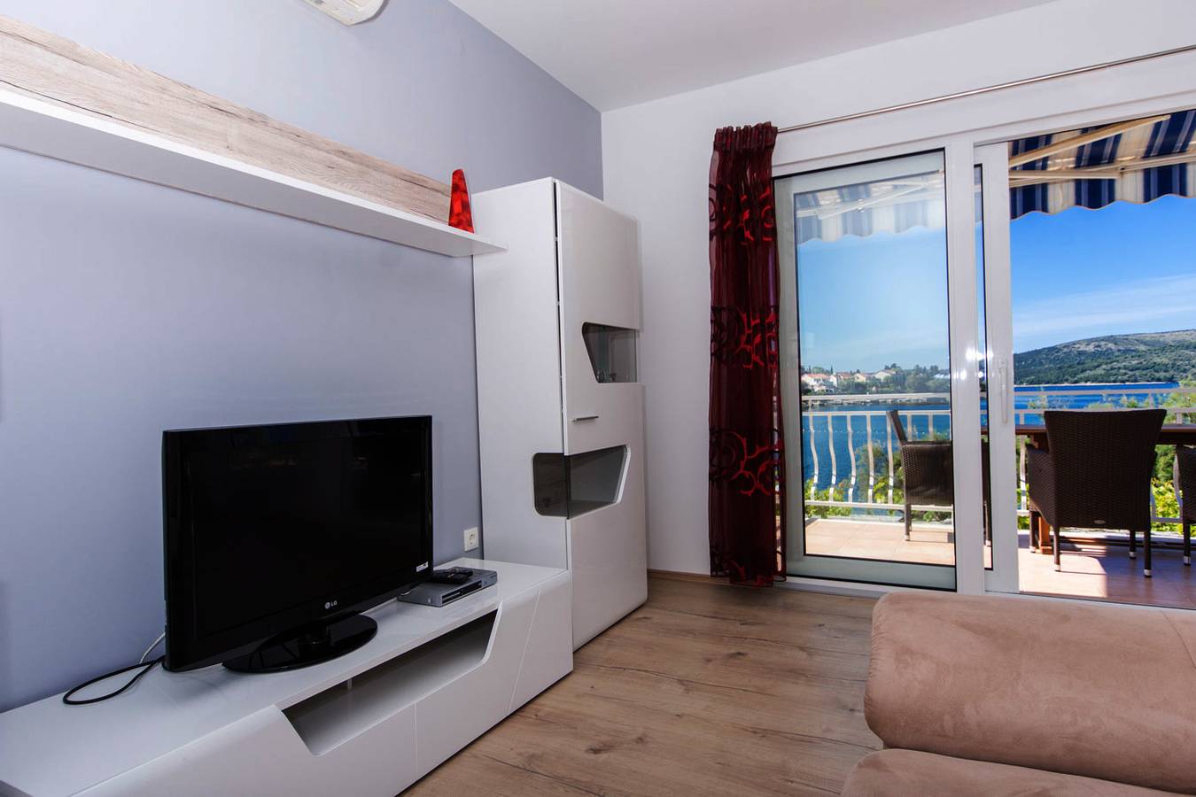 Ganze Wohnung, Neu Beach 4 Star Luxuxwohnung 3 Schlafzimmer, 3 Badezimmer, Freies Schiff Berth in Seget Vranjica, Split-Dalmatien