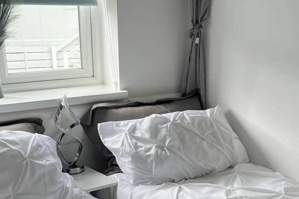 Home on the Broads - Just Renovated. in Waveney District, Sunrise Coast