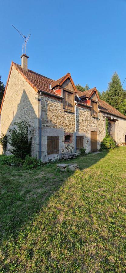 Gîte pour 6 personnes, avec jardin ainsi que vue et piscine à Clugnat
