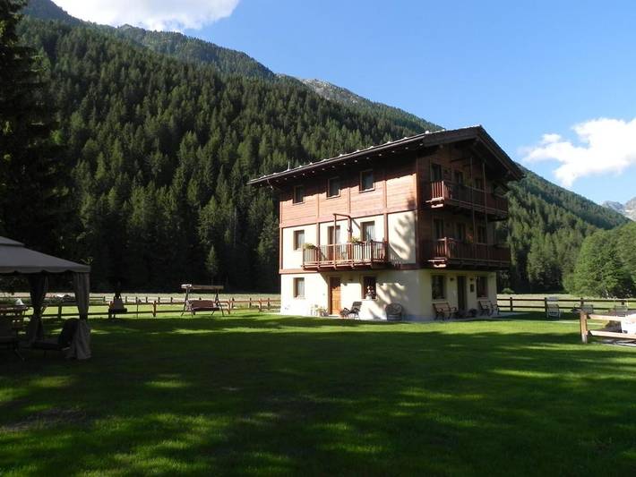Location de vacances pour 3 personnes, avec Balcon ainsi que Jardin et Vue à Champoluc - 4