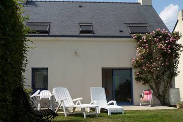 Gîte pour 5 personnes, avec terrasse et jardin à Férel