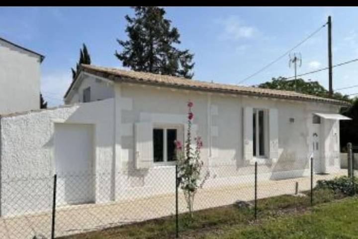 Maison de vacances pour 4 personnes, avec Terrasse ainsi que Jardin et Vue à Saintes