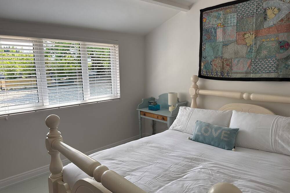 Charming 2-bedroom shabby chic cottage in beautiful Kinvara. in County Galway