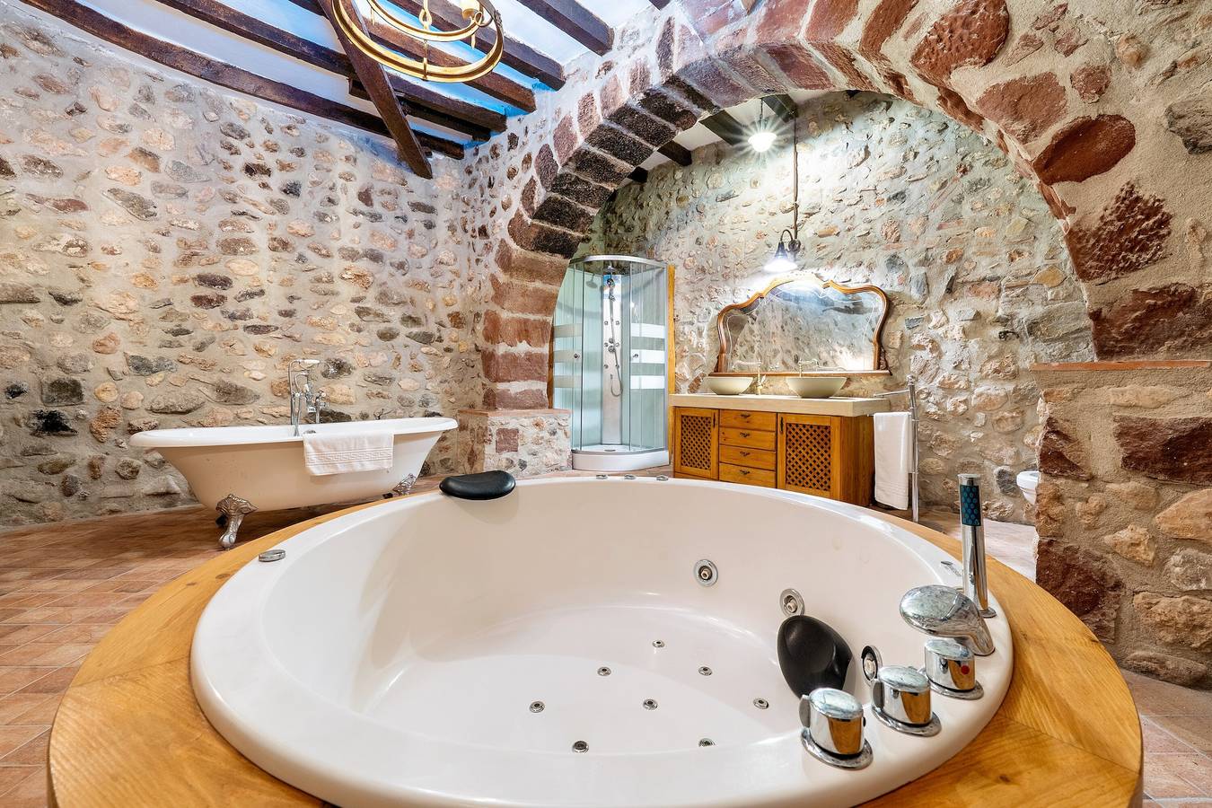 Maison de charme avec jacuzzi + services de camping inclus in Mont-roig del Camp, Costa Dorada