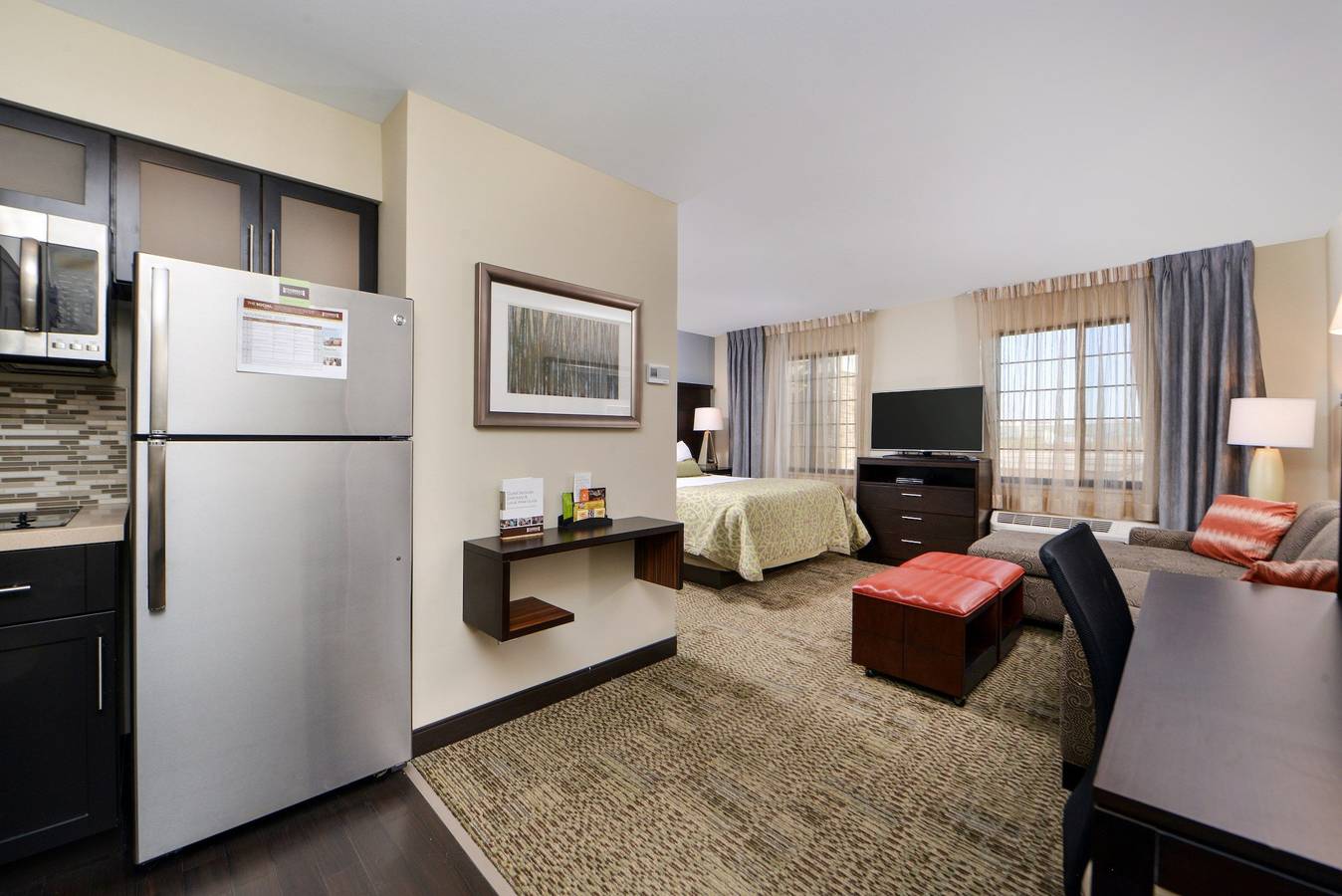 Entire studio, Staybridge Suites Rochester - Commerce Dr Nw in Rochester (MN), Olmsted County