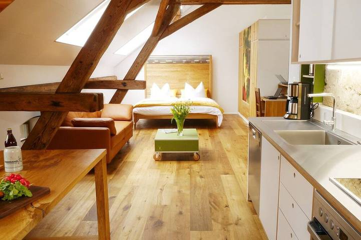 Ferienwohnung für 4 Personen, mit Terrasse und Garten sowie Pool und Sauna in Königsberg in Bayern