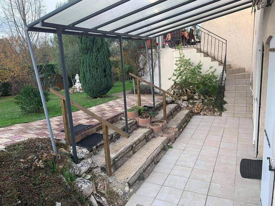 Appartement entier, Logement rénové avec terrasse et vue sur le jardin in Joué-lès-Tours, Région de Tours