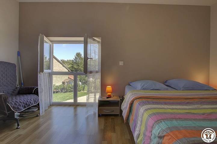 Location de vacances pour 4 personnes, avec piscine à Tossiat - 2