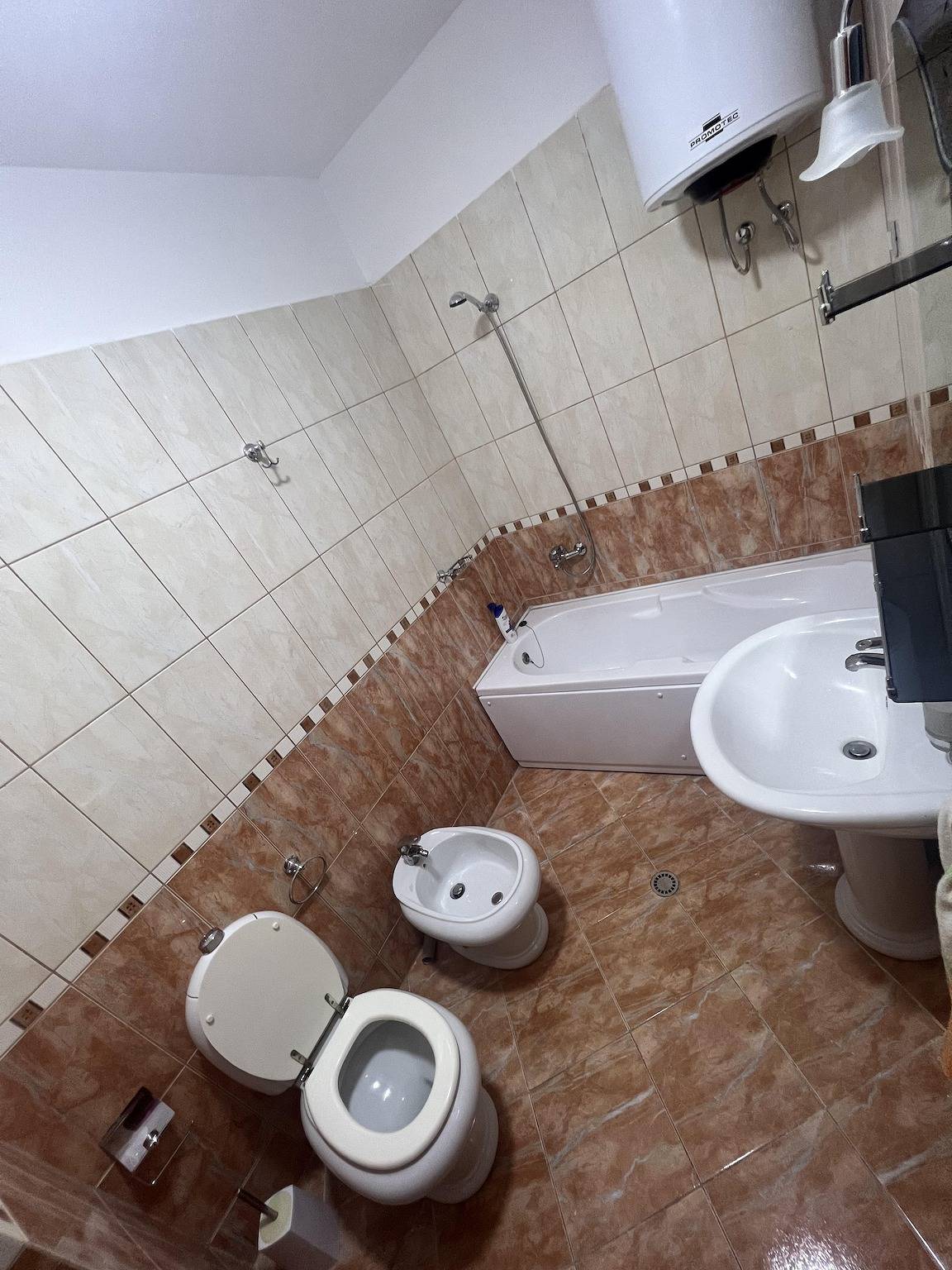 Hel semesterlägenhet, Inviting 2-Bed Apartment in Durrës in Durrës, Albanien
