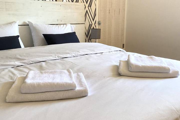 Location de vacances pour 8 personnes, avec jardin et terrasse à Raddon-et-Chapendu - 4