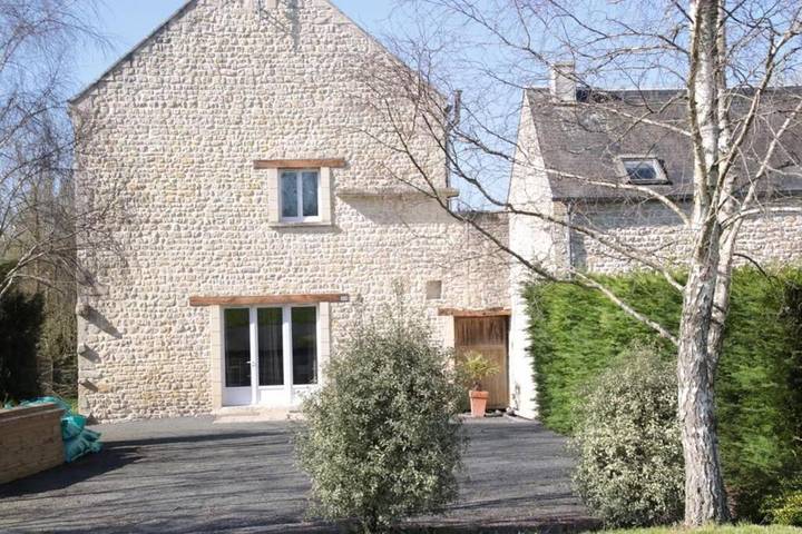 Location de vacances pour 12 personnes, avec vue et jardin, adapté aux familles à Mandeville-en-Bessin