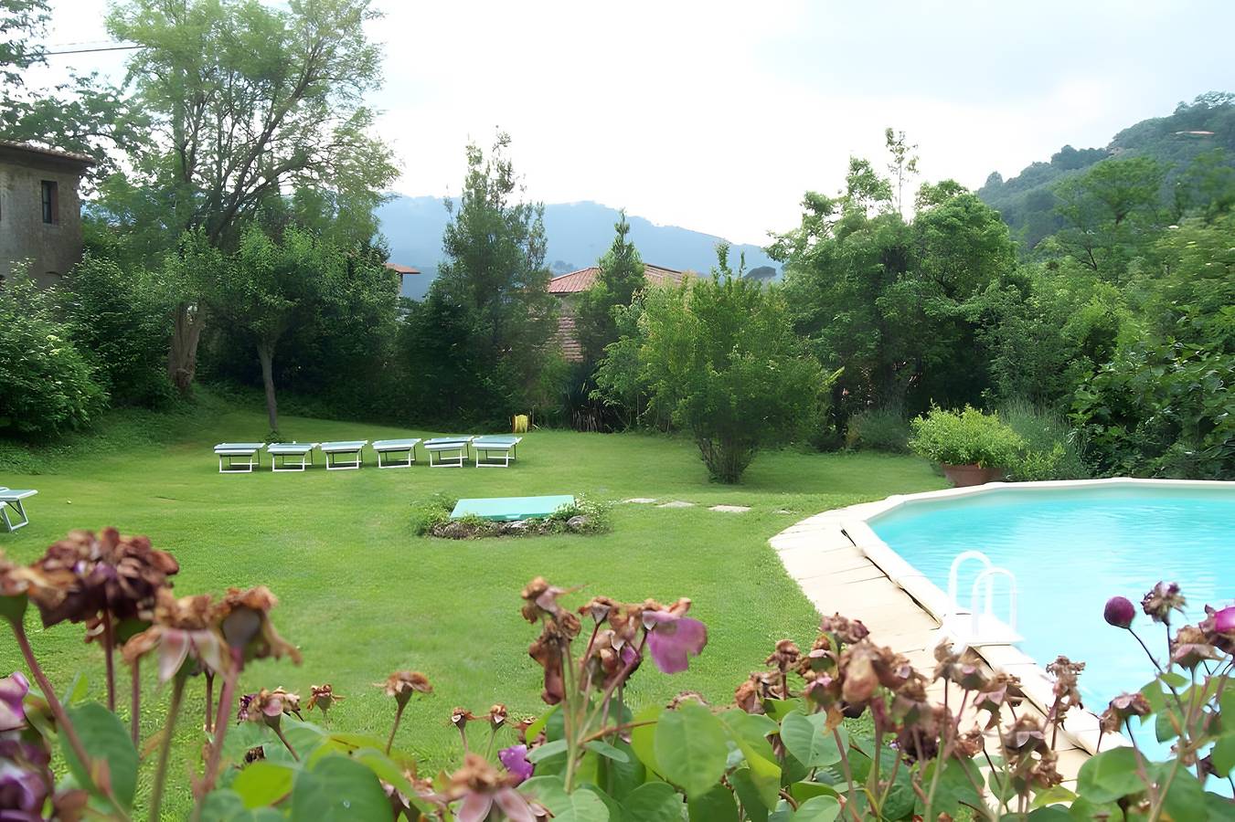 Villa 'Olivi' con Piscina in Condivisione, Giardino Privato e Wi-Fi in Camaiore (Toscana), Riviera Toscana