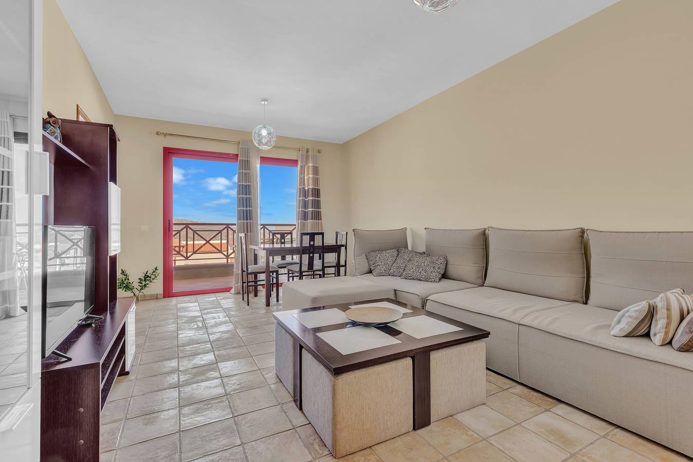Apartamento entero, Apartamento de vacaciones 'Precioso Triple En Jandía Beach' con vistas al mar, piscina y Wi-Fi in Solana Matorral, Pájara