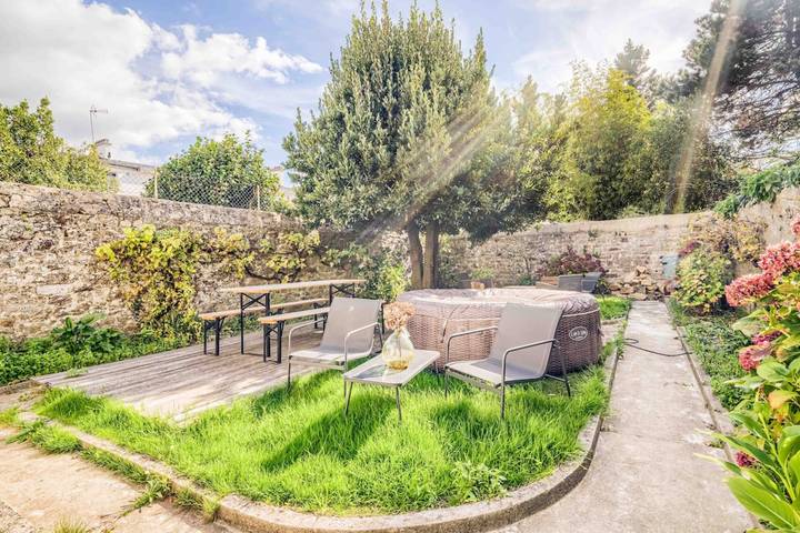 Location de vacances pour 10 personnes, avec terrasse ainsi que jacuzzi et jardin, adapté aux familles à Lorient - 2