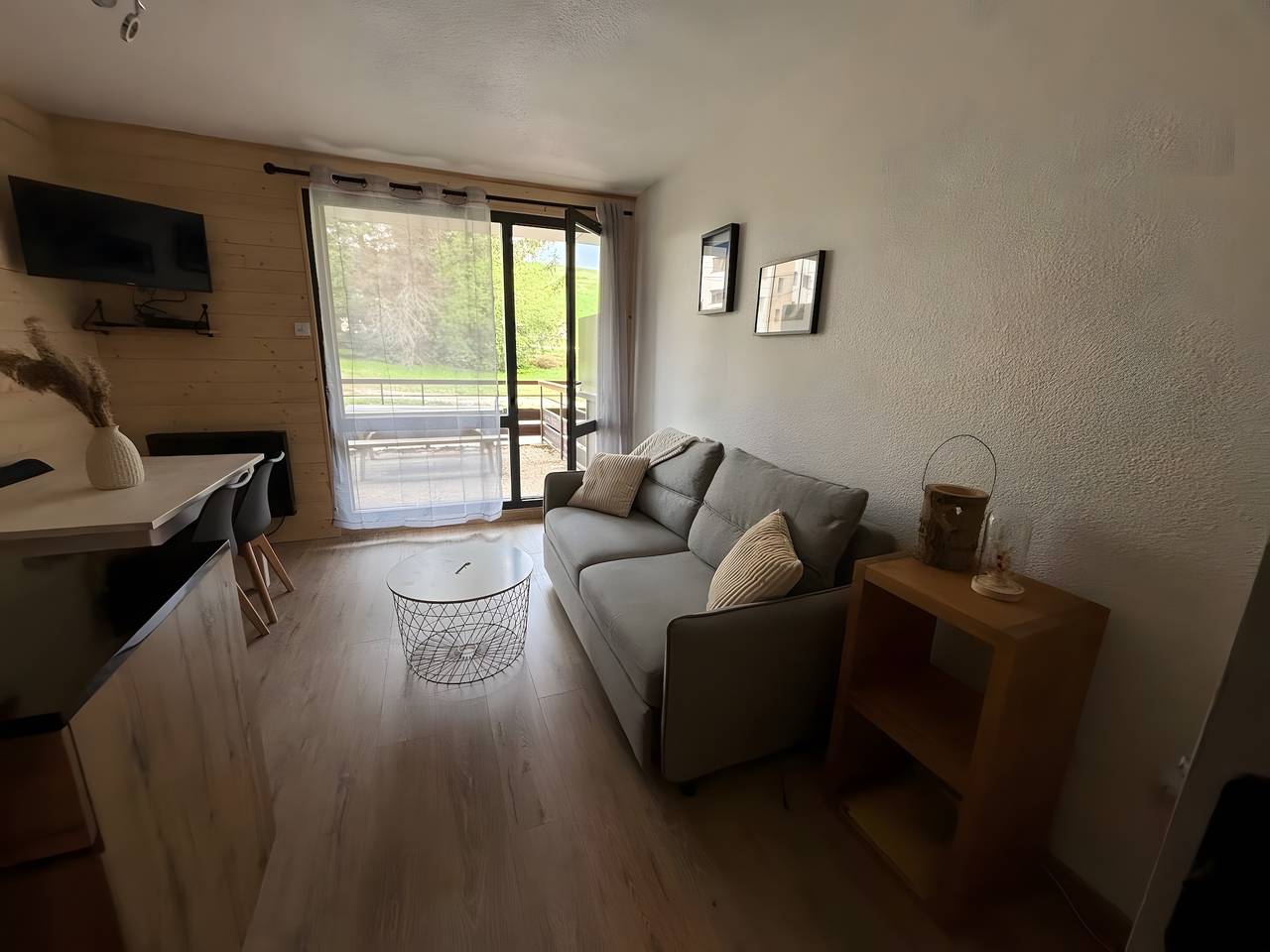 Ganzes Studio, Studio „Cabine Rénové“: Bergblick, private Terrasse & Wlan in Villard-de-Lans, Parc naturel régional du Vercors