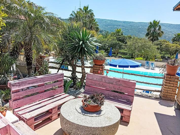 Appartamento vacanze per 4 persone, con piscina e giardino in Calabria