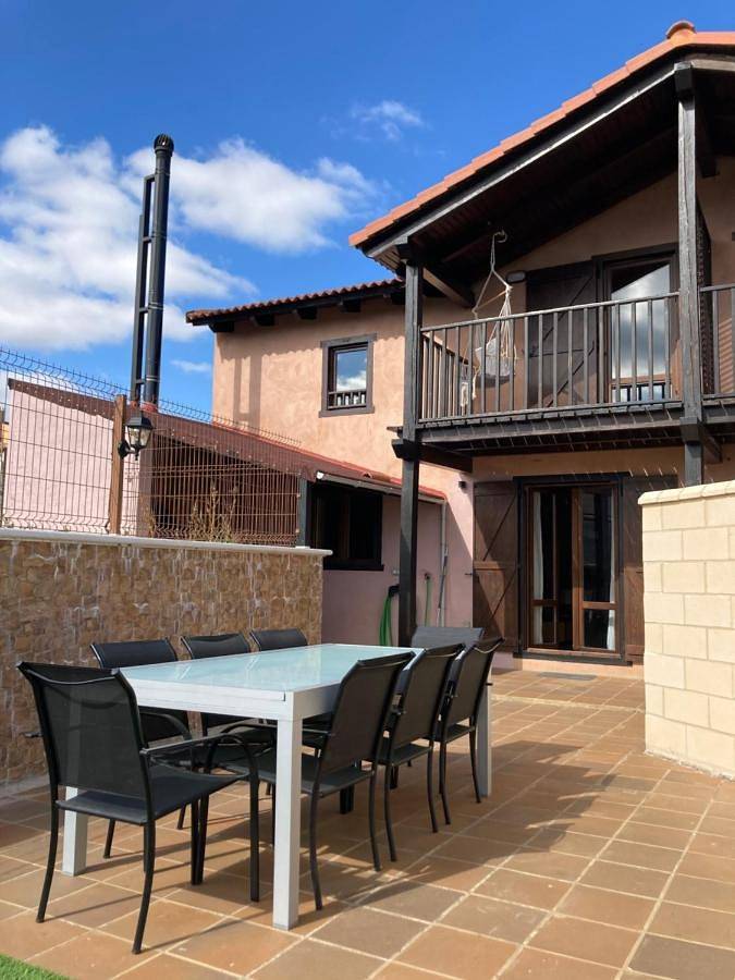 Casa rural para 9 personas, con Balcón y Terraza además de Jardín y Vistas en Trasmoz
