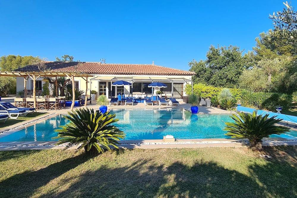 Prachtige moderne villa alle comfort in vrede met verwarmd zwembad in Le Beausset, Toulon regio