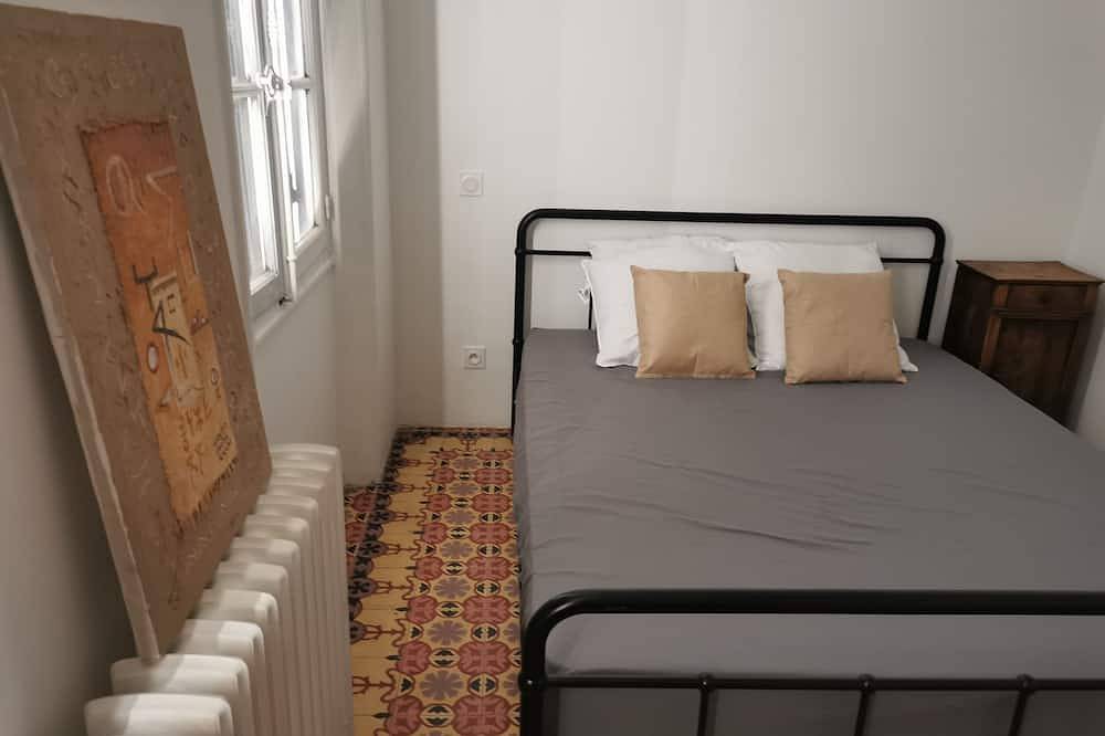 Splendid 1930s villa near the ramparts and downtown in Avignon, Vaucluse