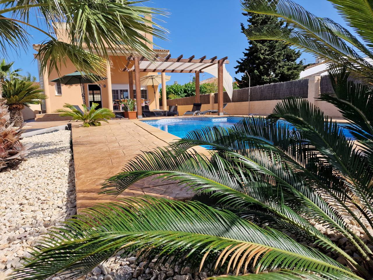 "Agostino"@Marisol: 300m zum Strand, Privat-Pool, Klima, Wlan, Hundestrand. in Riumar, Delta de l'Ebre