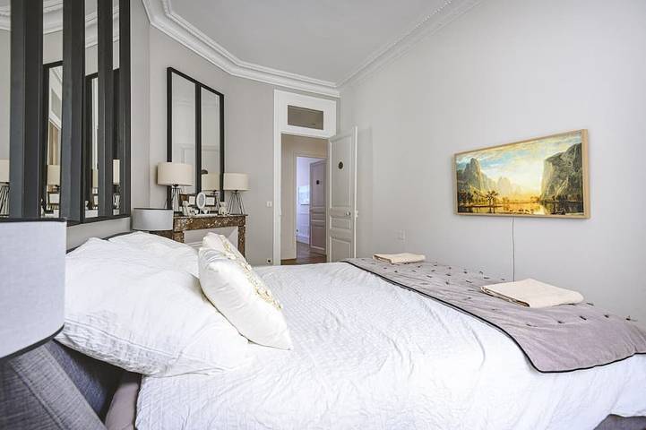 Appartement entier, Jardin Privatif  ! 84 m2 pied de la Cathedrale Reims emplacement exceptionnel ! in Reims, Marne