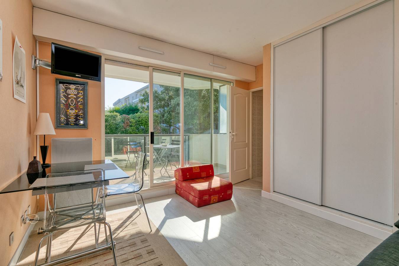 Ganzes Studio, Einzimmerapartment 'Cosy Au Bord De L'eau' mit Balkon in La Baule-Escoublac, Côte d'Amour