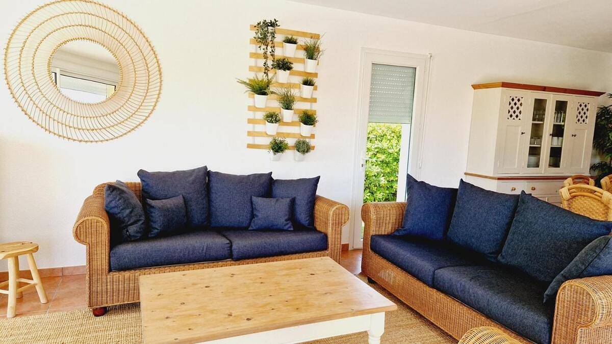 Villa 68, piscine chauffée à 2 pas de l'océan in Château-d'Olonne, Les Sables-d'Olonne