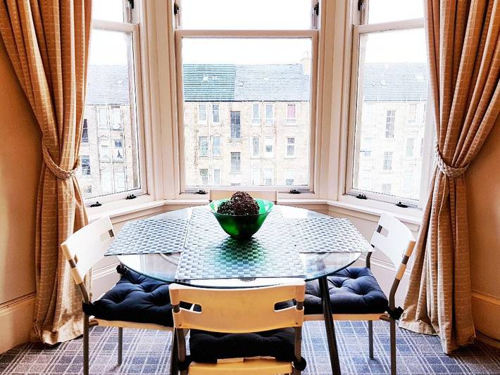 Ganze Ferienwohnung, 2 Bed Flat - Sleeps 4 - Parking - Wifi in Inverclyde