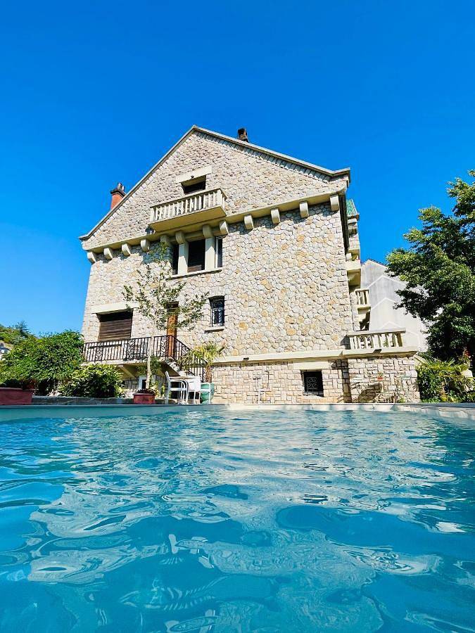 Maison d’hôte pour 2 personnes, avec Balcon et Terrasse ainsi que Jacuzzi et Jardin