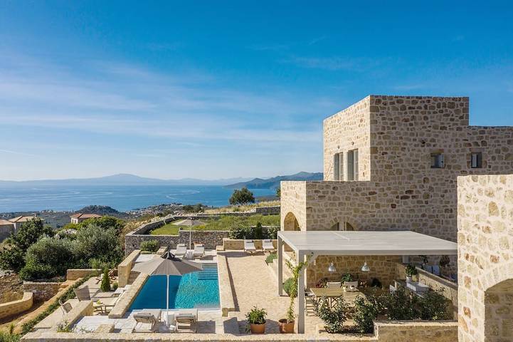 Villa for 14 people, with garden and balcony in Stoupa