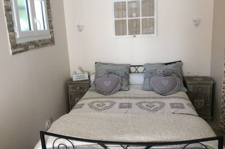 Gîte pour 3 personnes, avec piscine et jardin à La Bouilladisse - 3