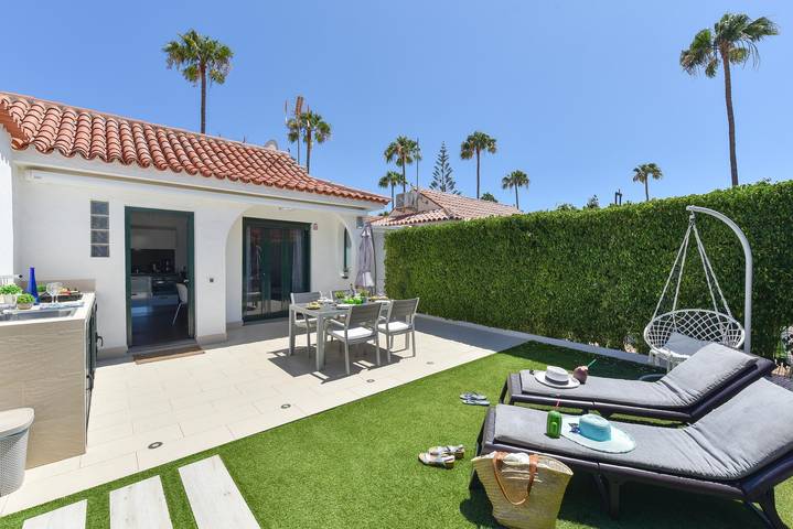Gîte pour 4 personnes, avec Terrasse ainsi que Jardin et Piscine
