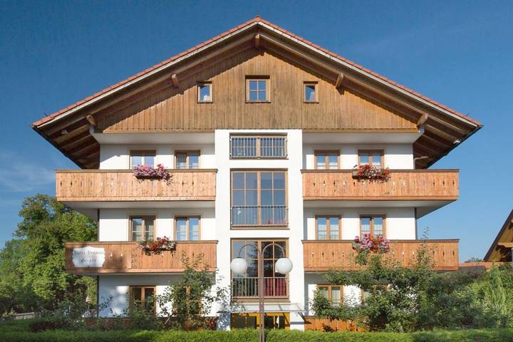 Hotel dla 2 osób, z ogród i widok na jezioro oraz widok w Tölzer Land