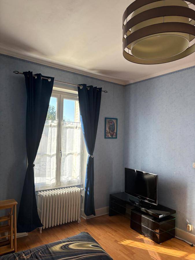 Location de vacances pour 4 personnes, avec terrasse ainsi que piscine et vue, animaux acceptés à Meusnes - 3