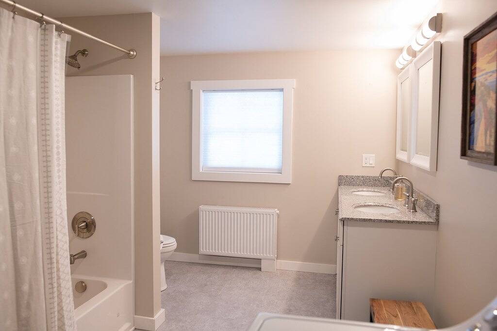 Ganze Wohnung, Spacious and Bright Downtown Apt with River View in Ellsworth, Hancock County