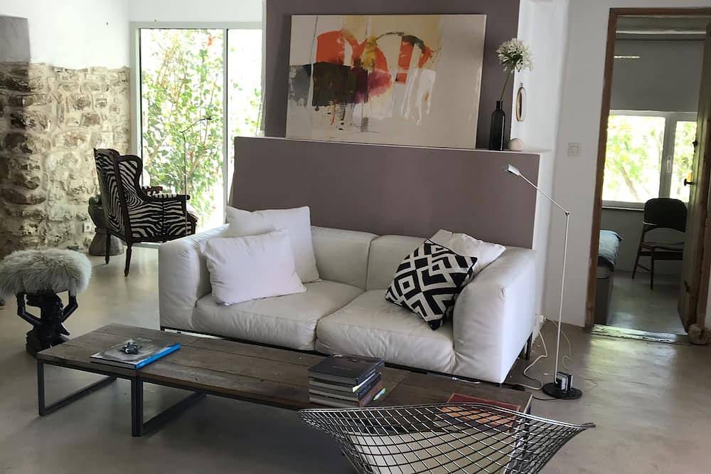 Casa en parque natural con río, ubicada a 15 'de Tarifa y playas. <br> in Tarifa, Parque natural de Los Alcornocales