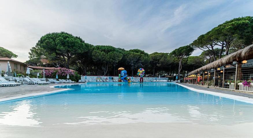 Camping für 4 Personen, mit Terrasse und Kinderpool sowie Pool in Marina di Bibbona - 4