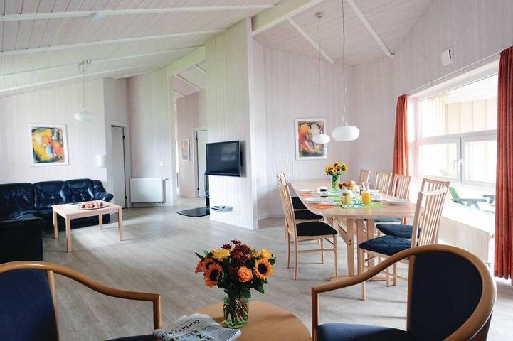Ferienhaus für 12 Personen, mit Kinderpool und Terrasse sowie Sauna in der Lübeck