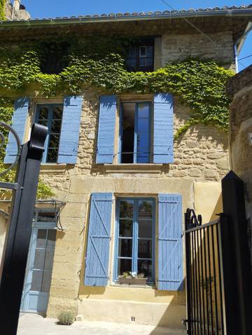 Gîte pour 5 personnes, avec jardin et terrasse à Courthézon