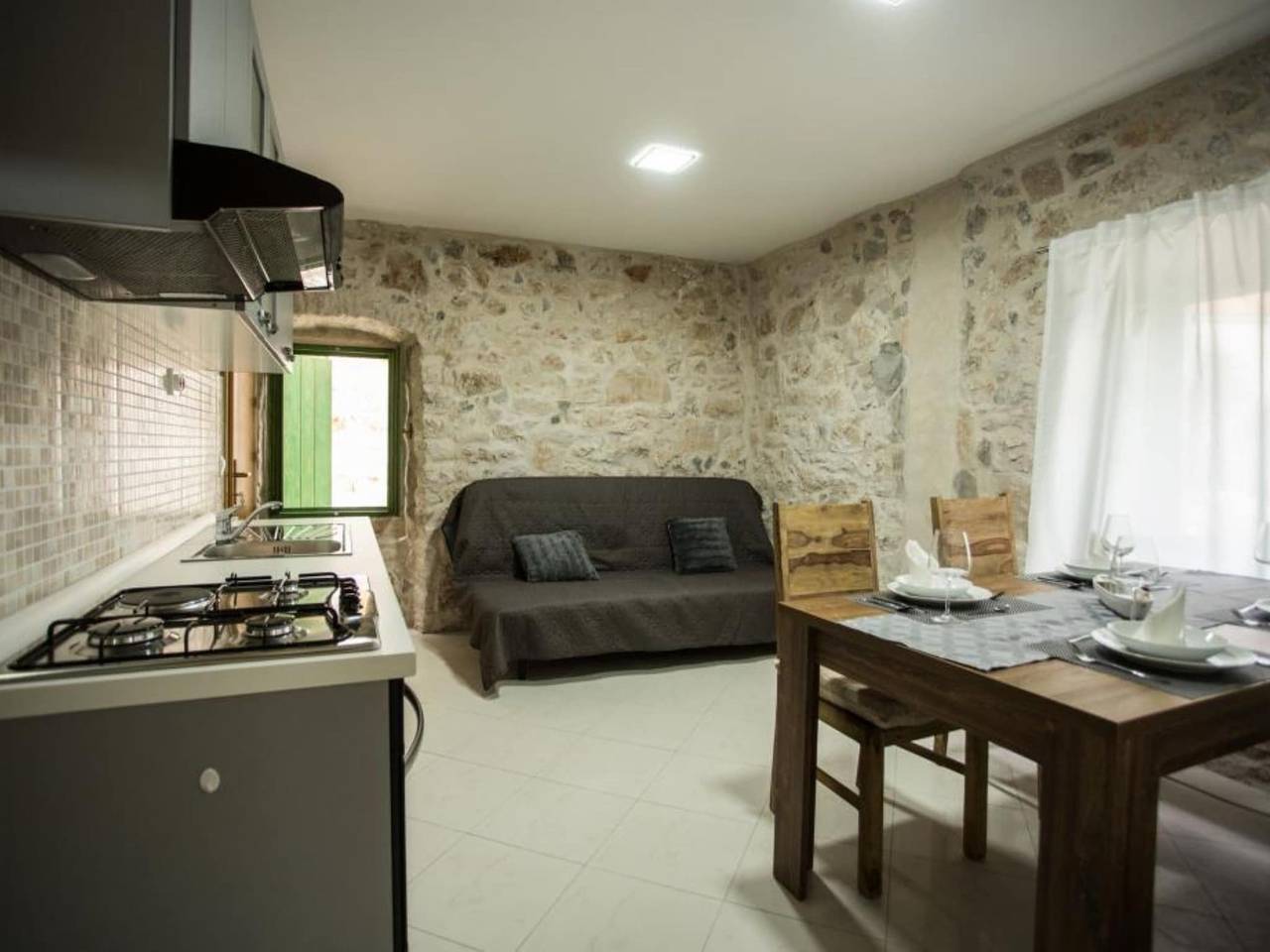 Ganze Wohnung, Apartments Stone House Murter - Two Bedroom Apartment with Balcony in Općina Murter-Kornati, Murter