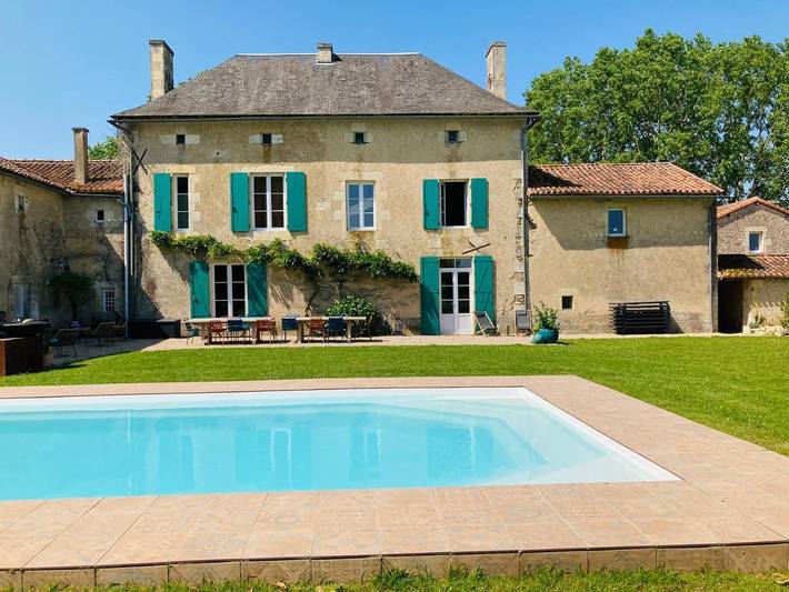 Chambre d’hôte pour 4 personnes, avec Terrasse et Jardin ainsi que Piscine et Vue