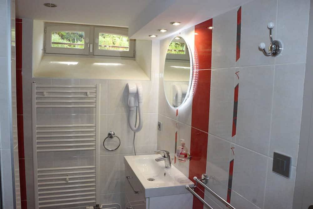Appartement entier, Gite du Picot, calme et reposant, grand jardin. in Marçay, Vienne (France)