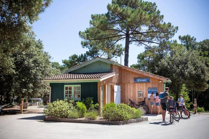 Camping pour 5 personnes, avec terrasse à Dolus-d'Oléron - 4