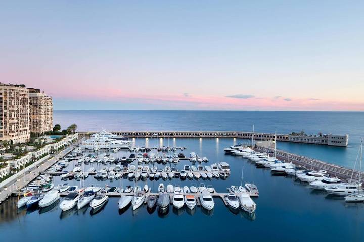 Hôtel pour 2 personnes, avec terrasse ainsi que piscine et vue, animaux acceptés