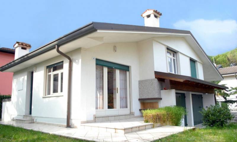 Villa avec cheminée extérieure in Lignano Pineta, Lignano Sabbiadoro