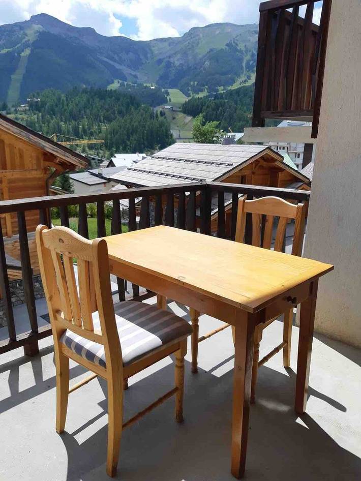 Apartamento entero, Apartamento 'Chaleureux La Montagne' con jardín privado y balcón in Auron, Saint-Étienne-de-Tinée